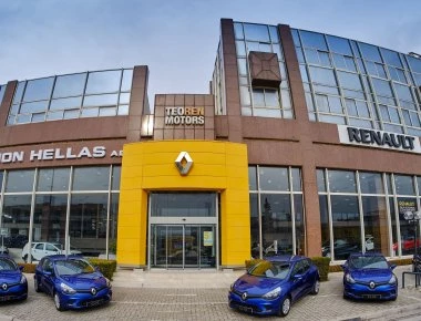 H Renault παρέδωσε στους πυρόπληκτους στο Μάτι πέντε CLIO